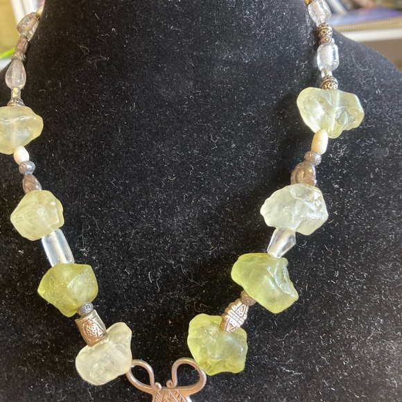 Resin Bead and silver plated beads and Himalayan pendant. 18” - Picture 9 of 11